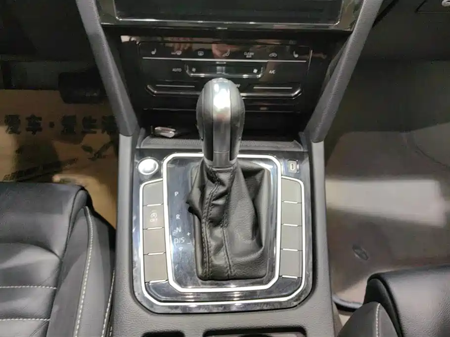 Volkswagen Magotan 2020 330TSI DSG Leading фото 16