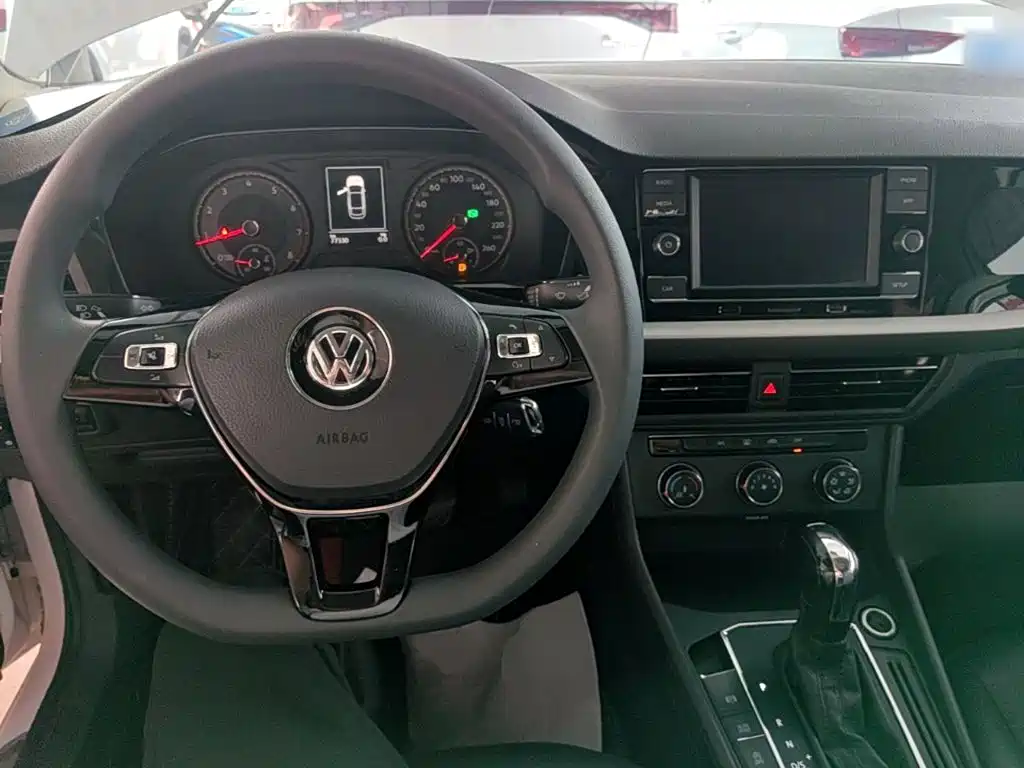 Фото 10 - Volkswagen Lavida