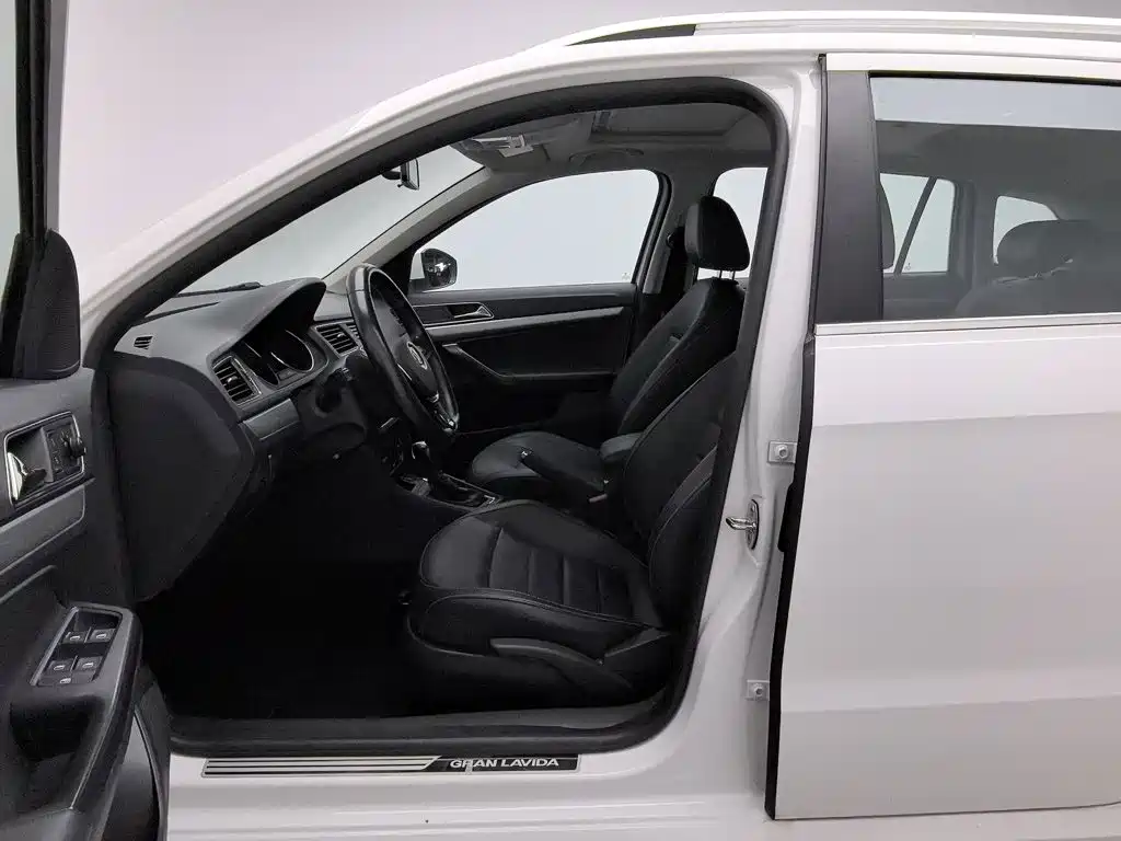Photo 10 - Volkswagen Lavida Tour