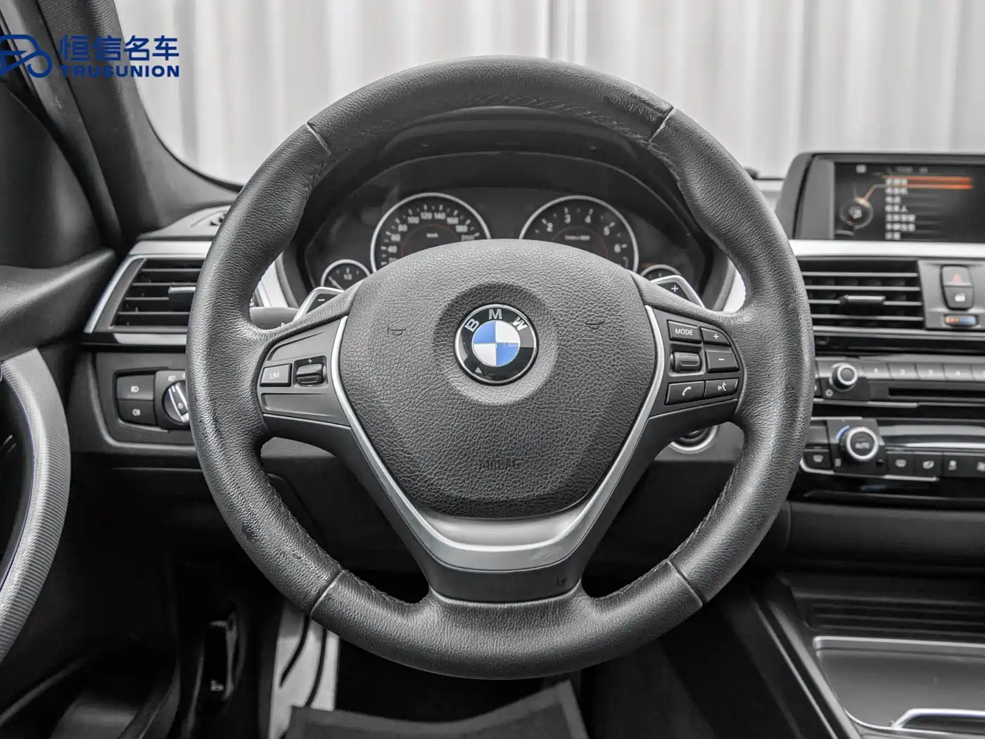 BMW 3 Series 2017 320i M Sport фото 17