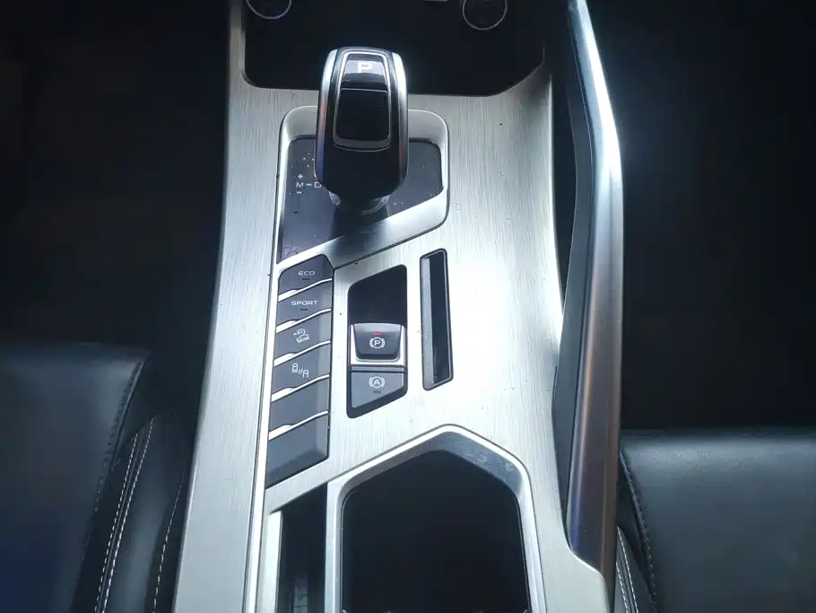 Фото 16 - Geely Coolray