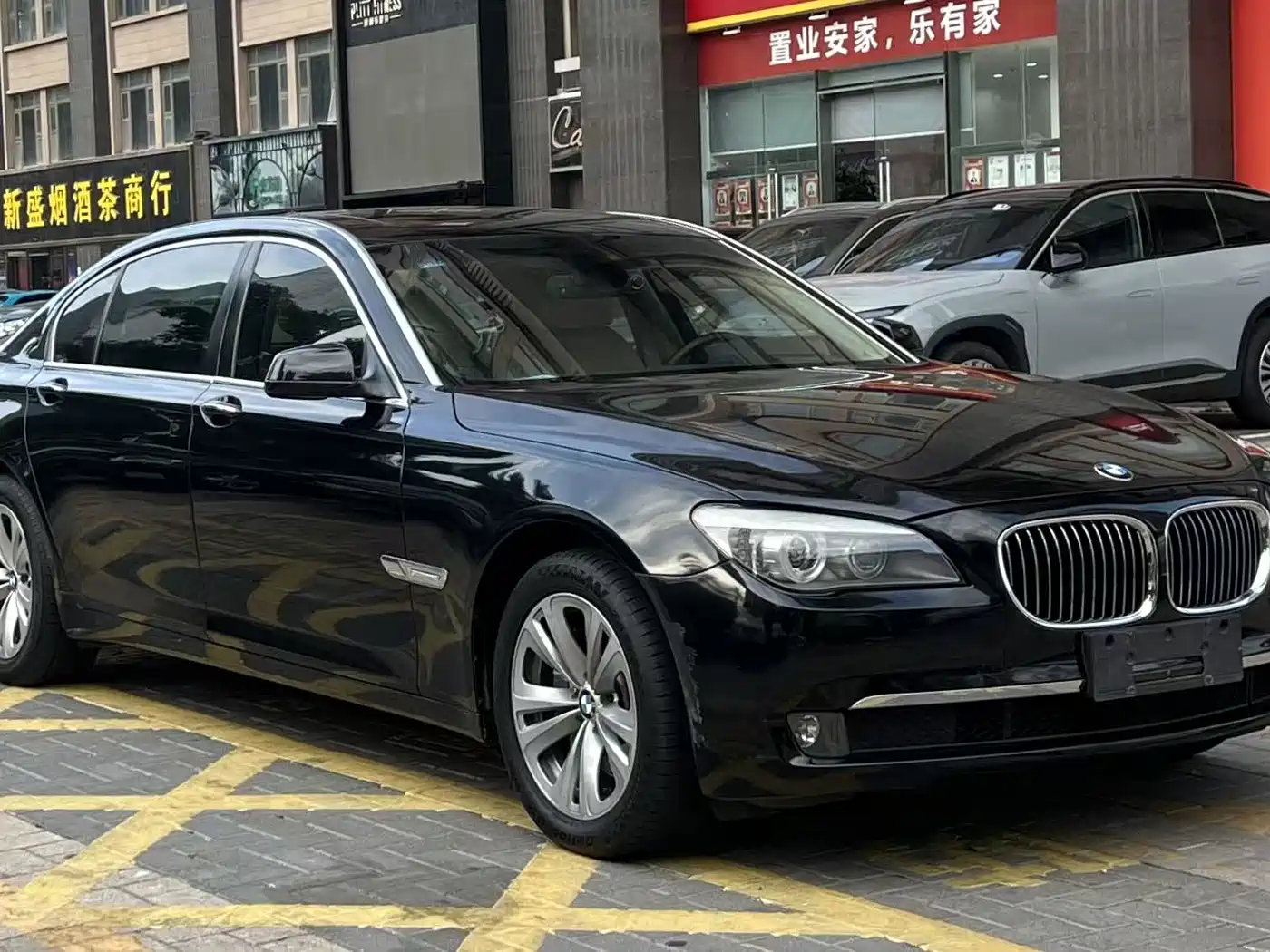 BMW 7 Series 2009 730Li Luxury фото 3