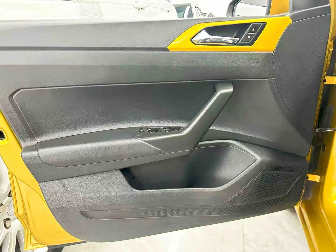 Volkswagen Polo 2019 Plus 1.5L Automatic Colorful Tech Edition фото 14
