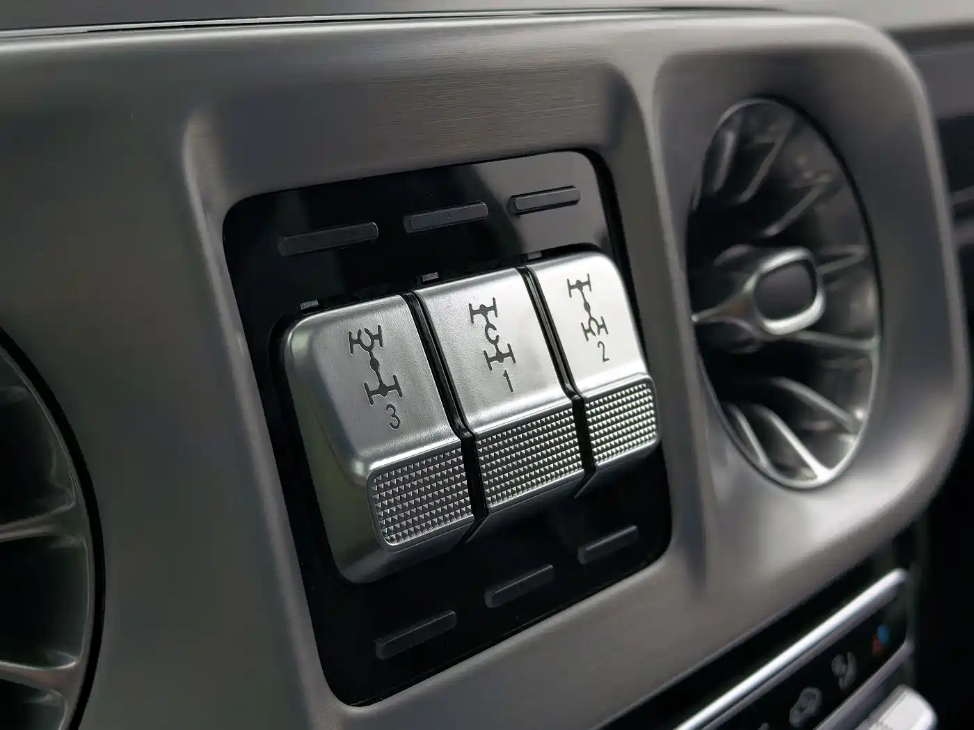 Mercedes-Benz G-Class 2024 G 500 фото 12