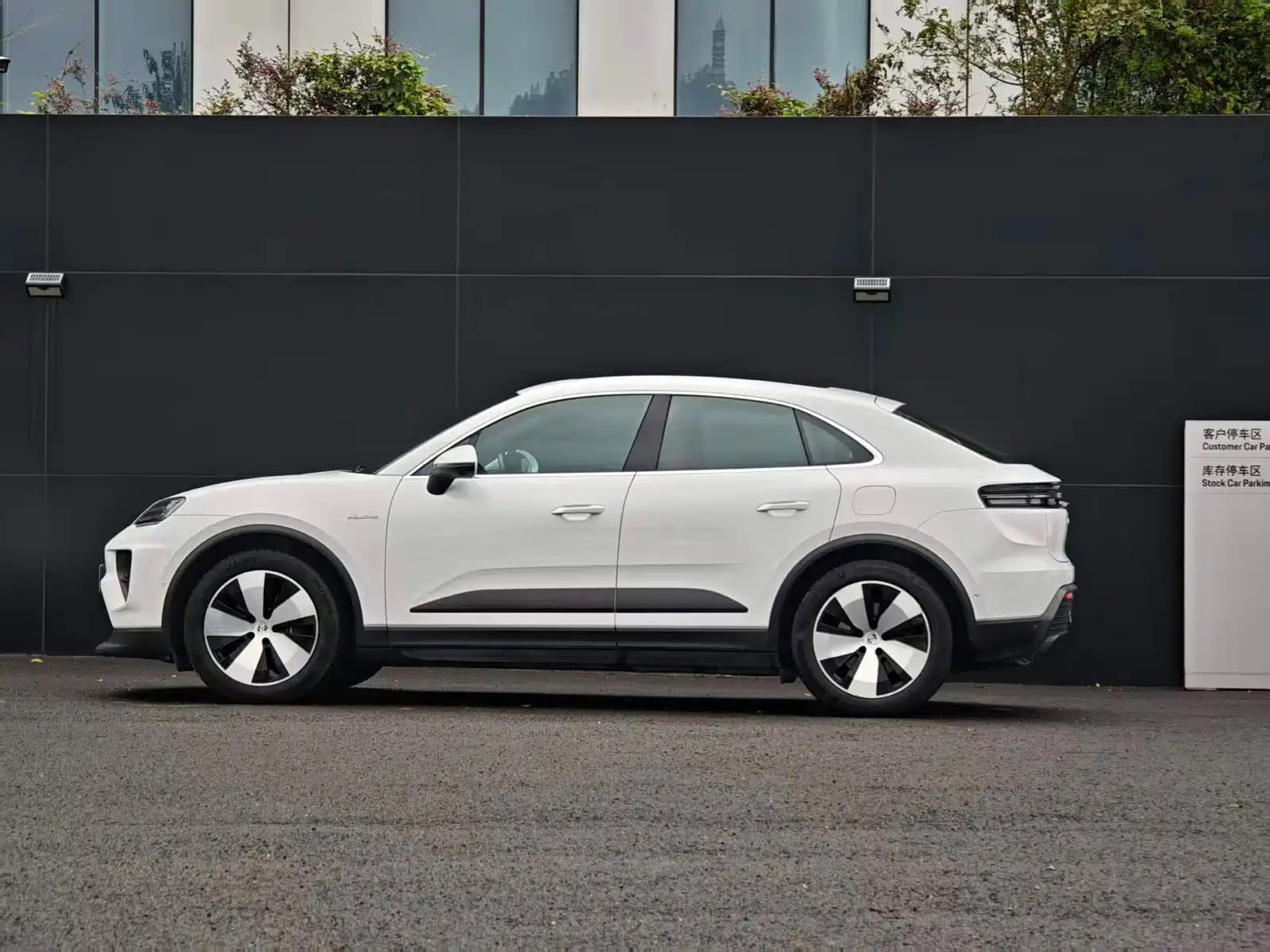 Фото 5 - Porsche Macan EV