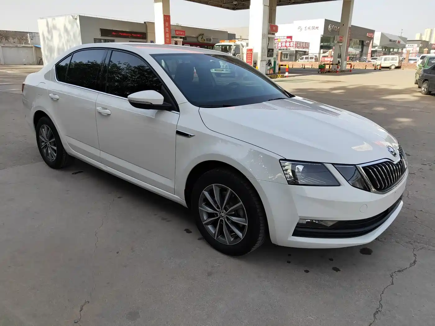 Škoda Octavia 2017 1.6L Automatic Pioneer Edition
