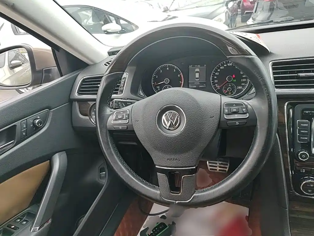 Фото 7 - Volkswagen Passat