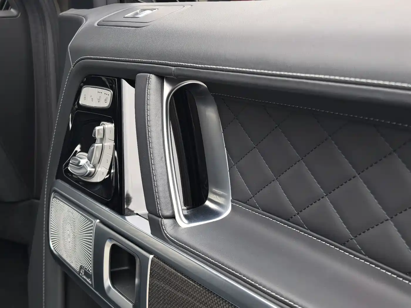 Mercedes-Benz G-Class 2024 G 500 фото 17