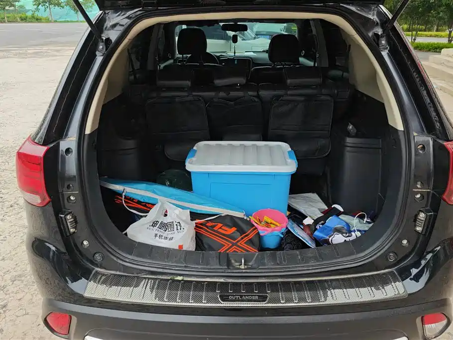 MITSUBISHI OUTLANDER