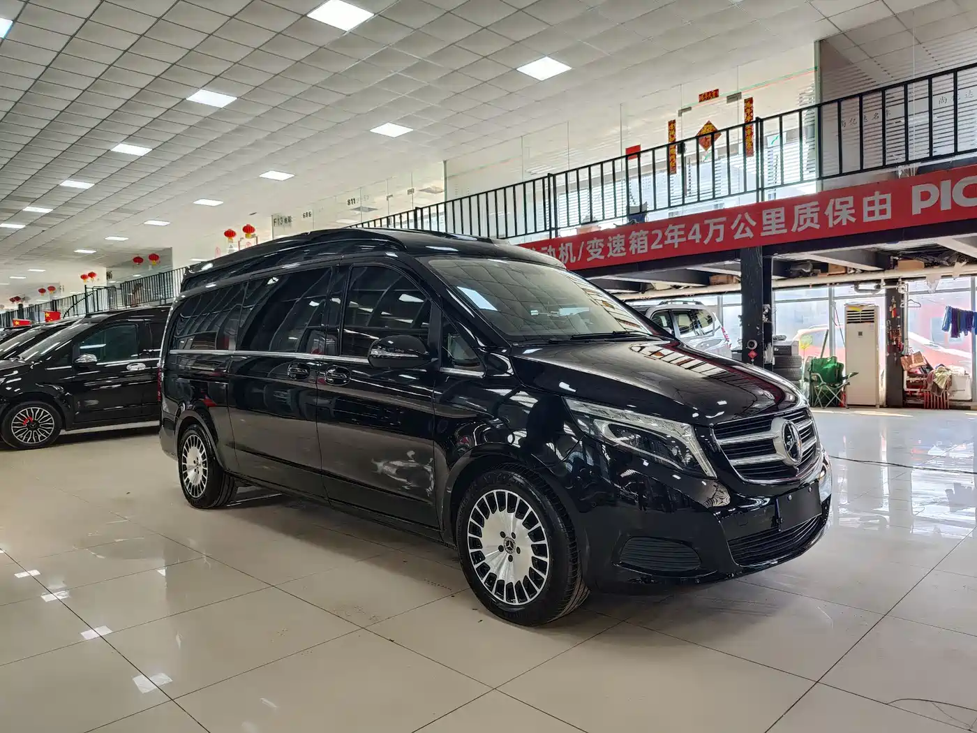 Mercedes-Benz V-Class 2018 V 260 L Premium Long Wheelbase Edition China VI фото 3