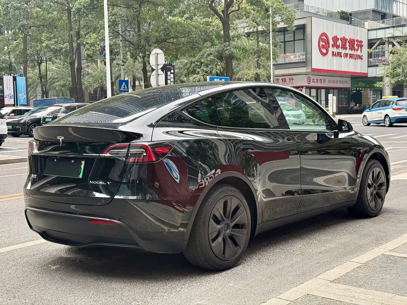 TESLA MODEL Y
