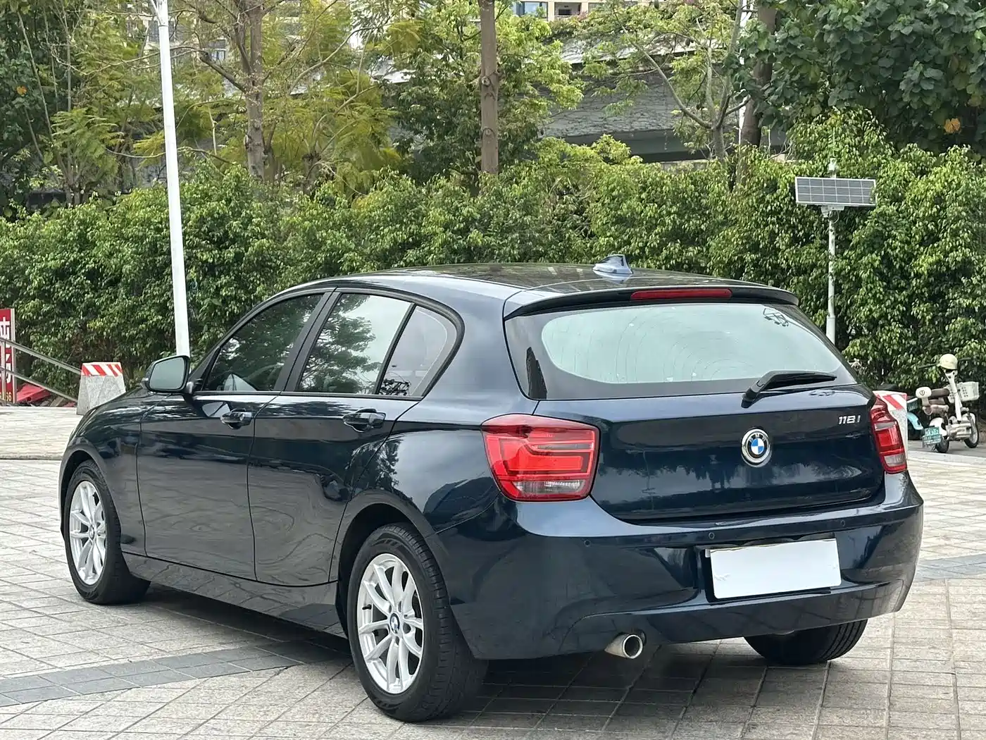 BMW 1 Series (Import) 2013 Facelift 118i Leading Model фото 4