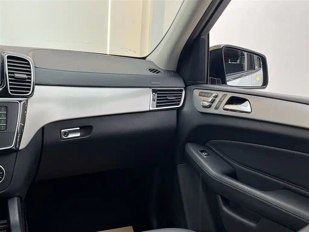 Mercedes-Benz GLE AMG 2017 AMG GLE 43 4MATIC фото 31