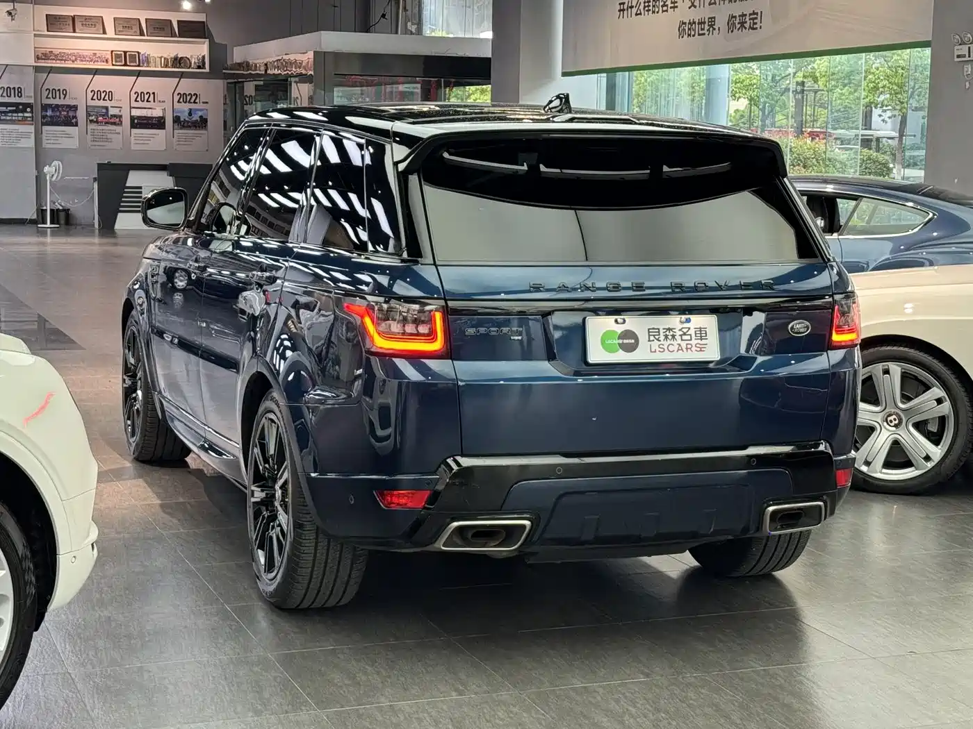 Land Rover Range Rover Sport 2022 3.0 L6 Indigo Flowing Light Edition фото 4