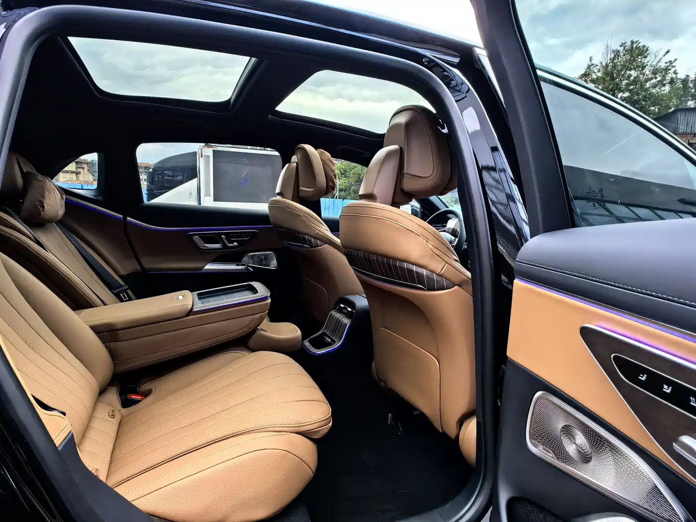 Mercedes-Benz E-Class 2026 E 300 L Luxury фото 7