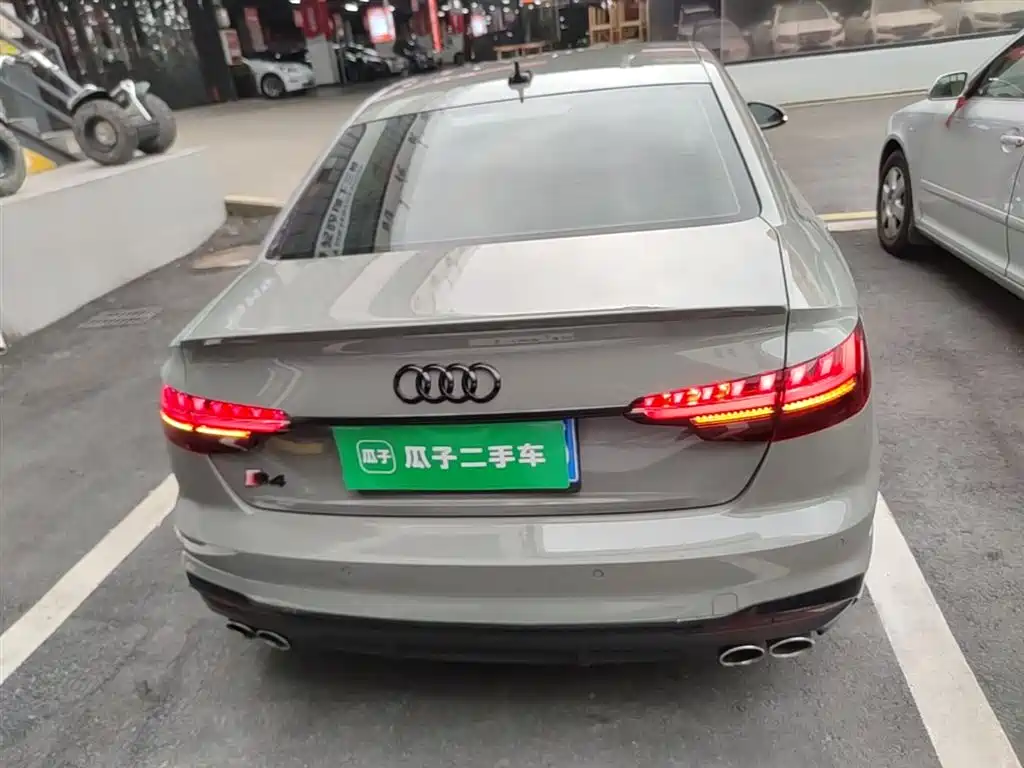 AUDI S4