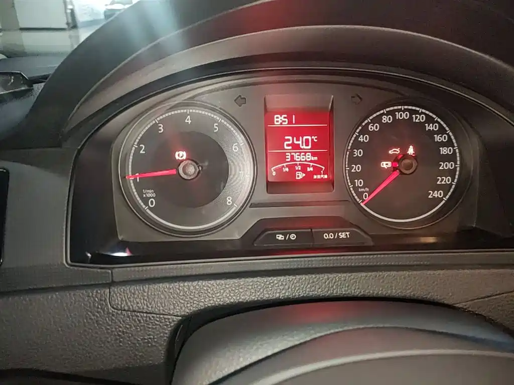 Volkswagen Santana 2016 1.6L Manual Trend Edition фото 12