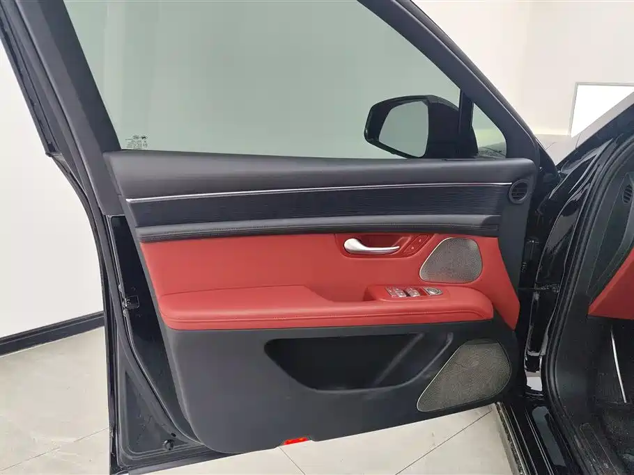 AITO Wenjie AITO M5 2025 Extended Range Ultra AWD фото 7