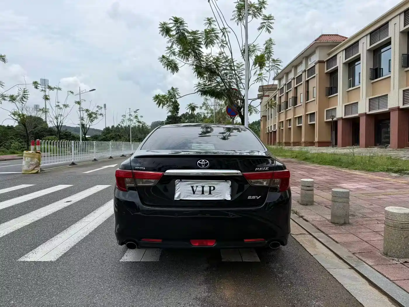 Фото 8 - Toyota Reiz