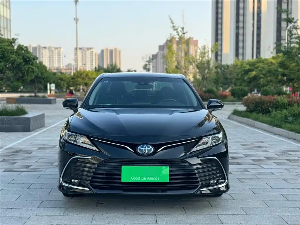 Toyota Camry 2021 Hybrid 2.5HGVP Leading Edition фото 4