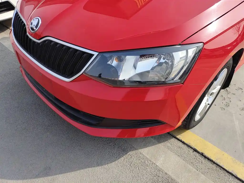 Škoda Fabia 2017 1.4L Auto Car Enjoy Edition фото 4