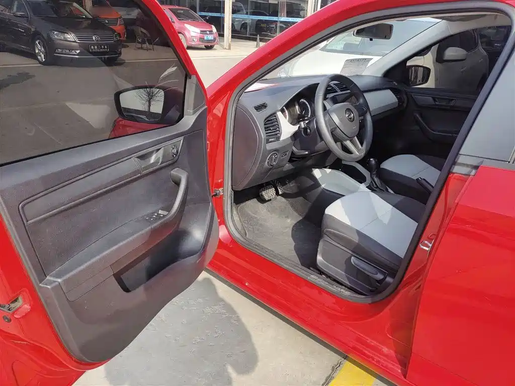Škoda Fabia 2017 1.4L Auto Car Enjoy Edition фото 18