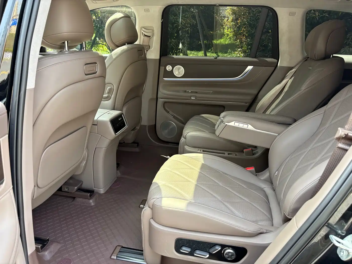 AITO Wenjie AITO M9 2025 Extended Range Ultra 52kWh 6-Seater фото 11