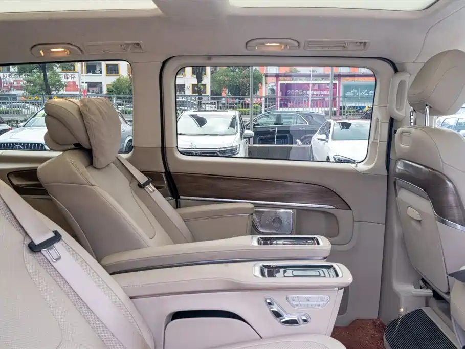Mercedes-Benz V-Class 2022 V 260 L Long Wheelbase Luxury Edition фото 14