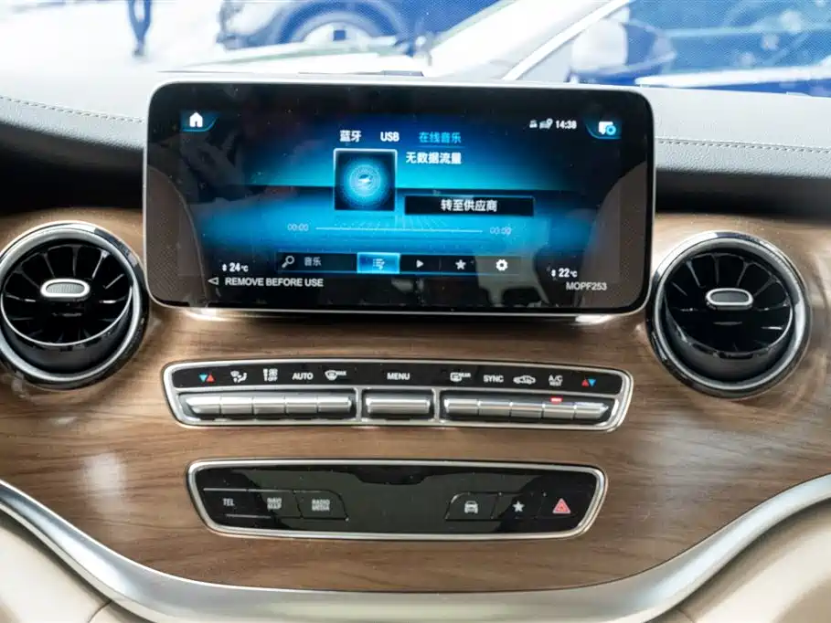 Mercedes-Benz V-Class 2022 V 260 L Long Wheelbase Luxury Edition фото 18