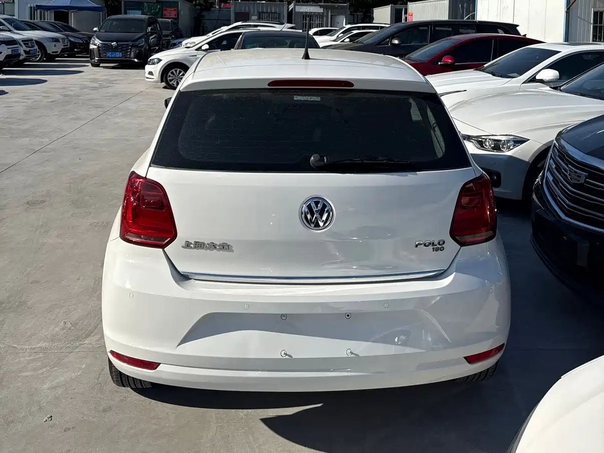 Volkswagen Polo 2016 1.6L Automatic Luxury фото 4