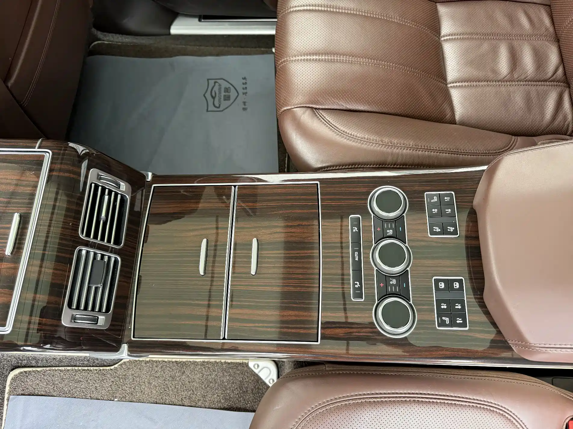 Photo 7 - Land Rover Range Rover