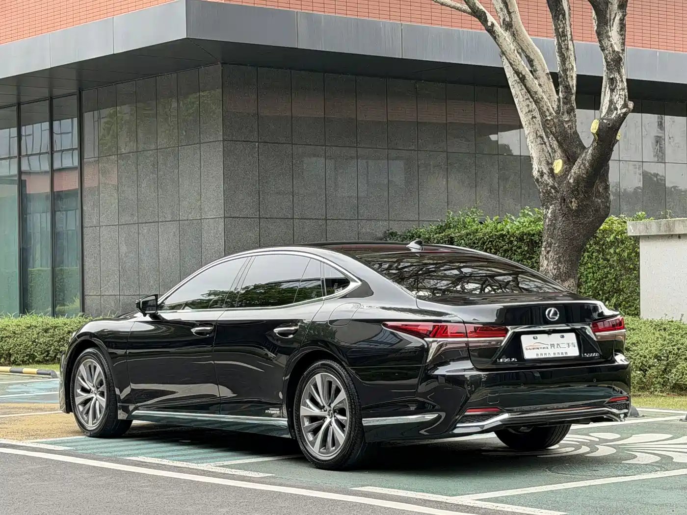 Lexus LS 2018 500h Excellence Edition China V фото 3