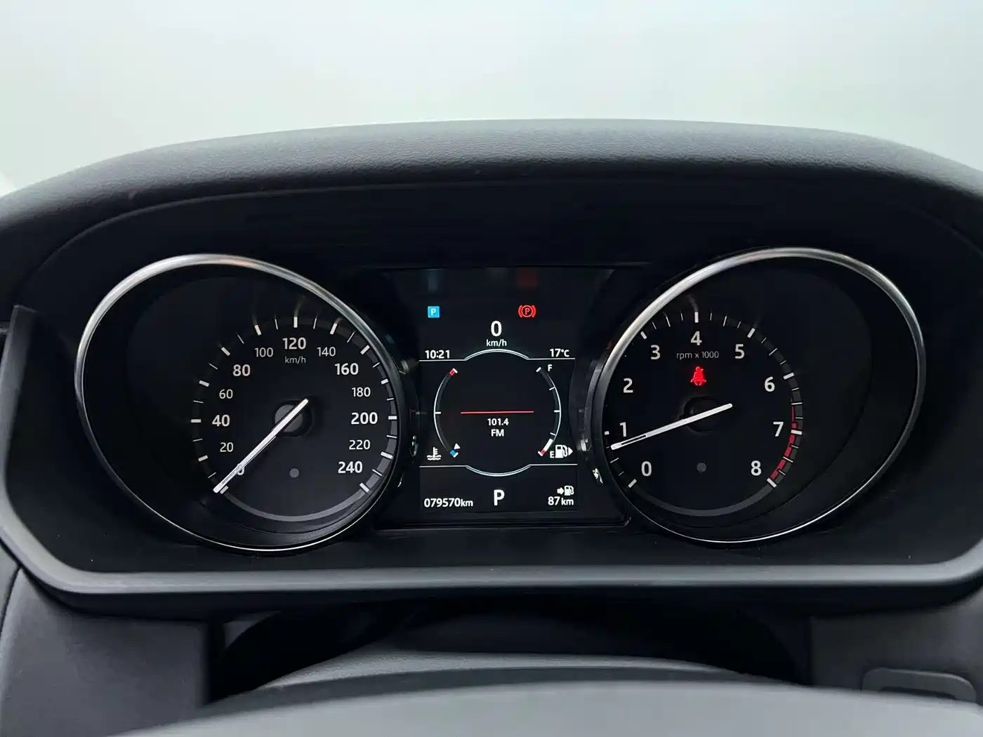 Land Rover Discovery 2019 3.0 SC V6 SE фото 4