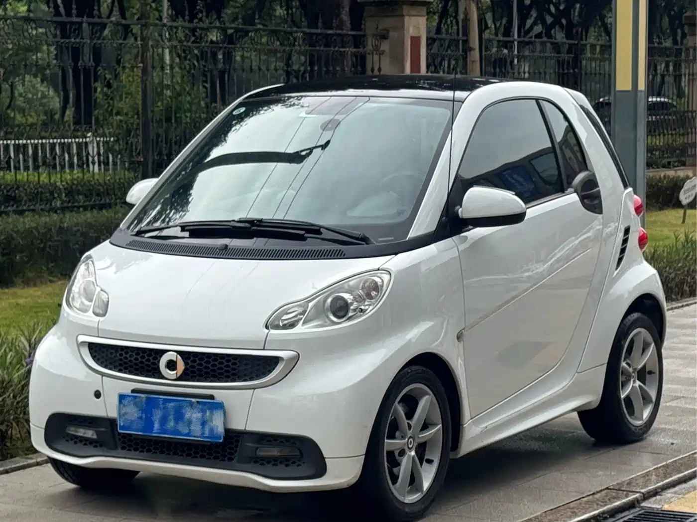 Photo 1 - smart fortwo