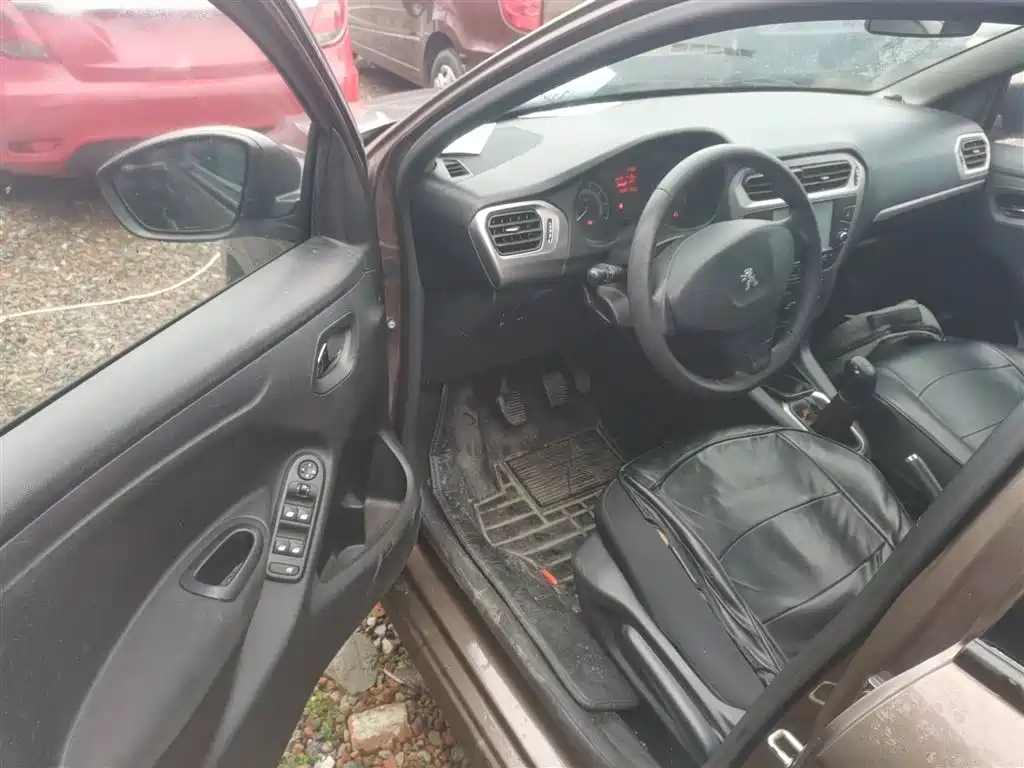 Peugeot 301 2014 1.6L Manual Comfort Edition фото 12