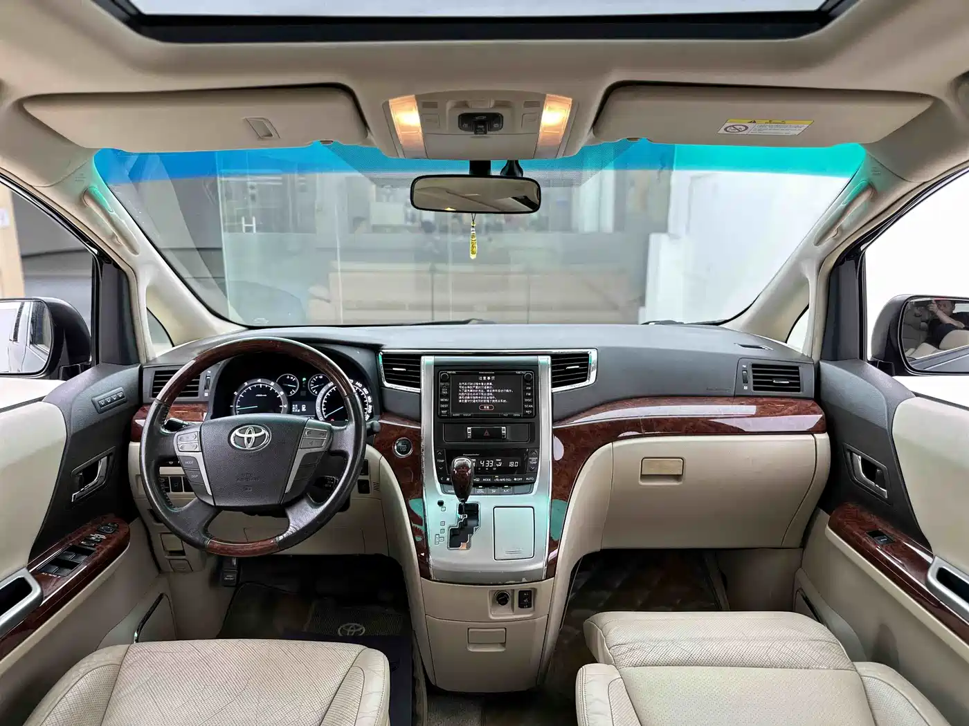 Toyota Alphard 2011 3.5L Luxury Edition фото 4