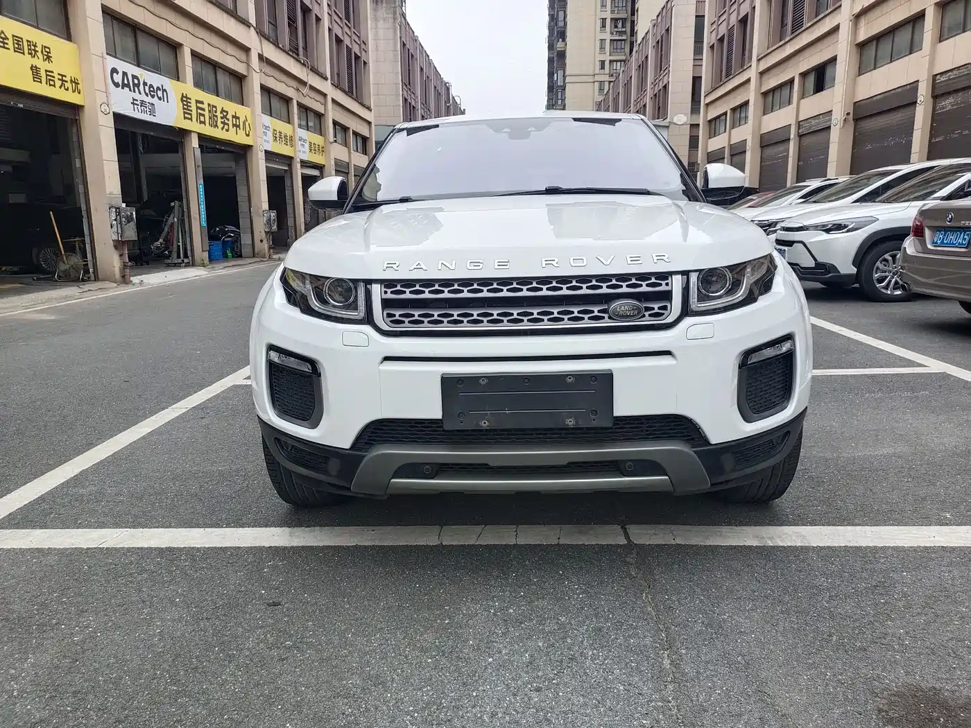 Land Rover Range Rover Evoque 2017 2.0T SE Smart Shine Edition фото 2