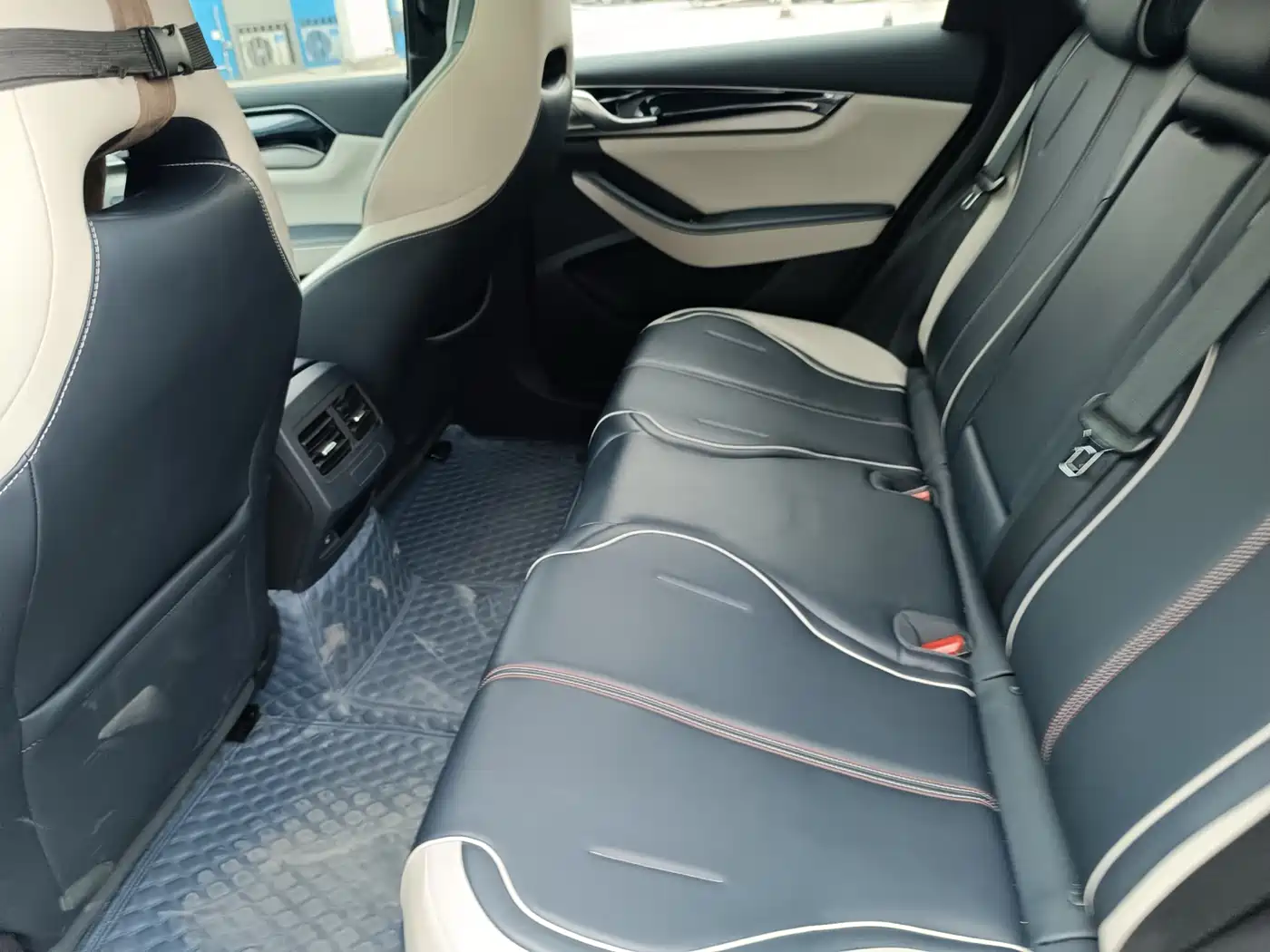 BYD Qin PLUS 2024 Glory Edition DM-i 55KM Leading фото 10