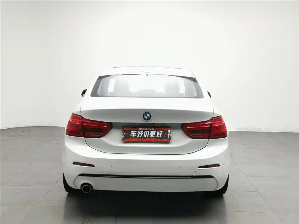 BMW 1 Series 2018 118i Sport Edition фото 4