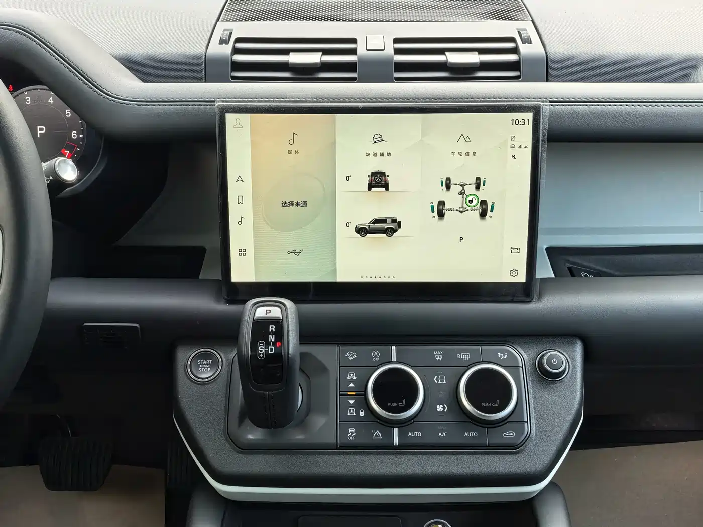 Land Rover Defender 2022 Model 90 3.0T P400 XS фото 14