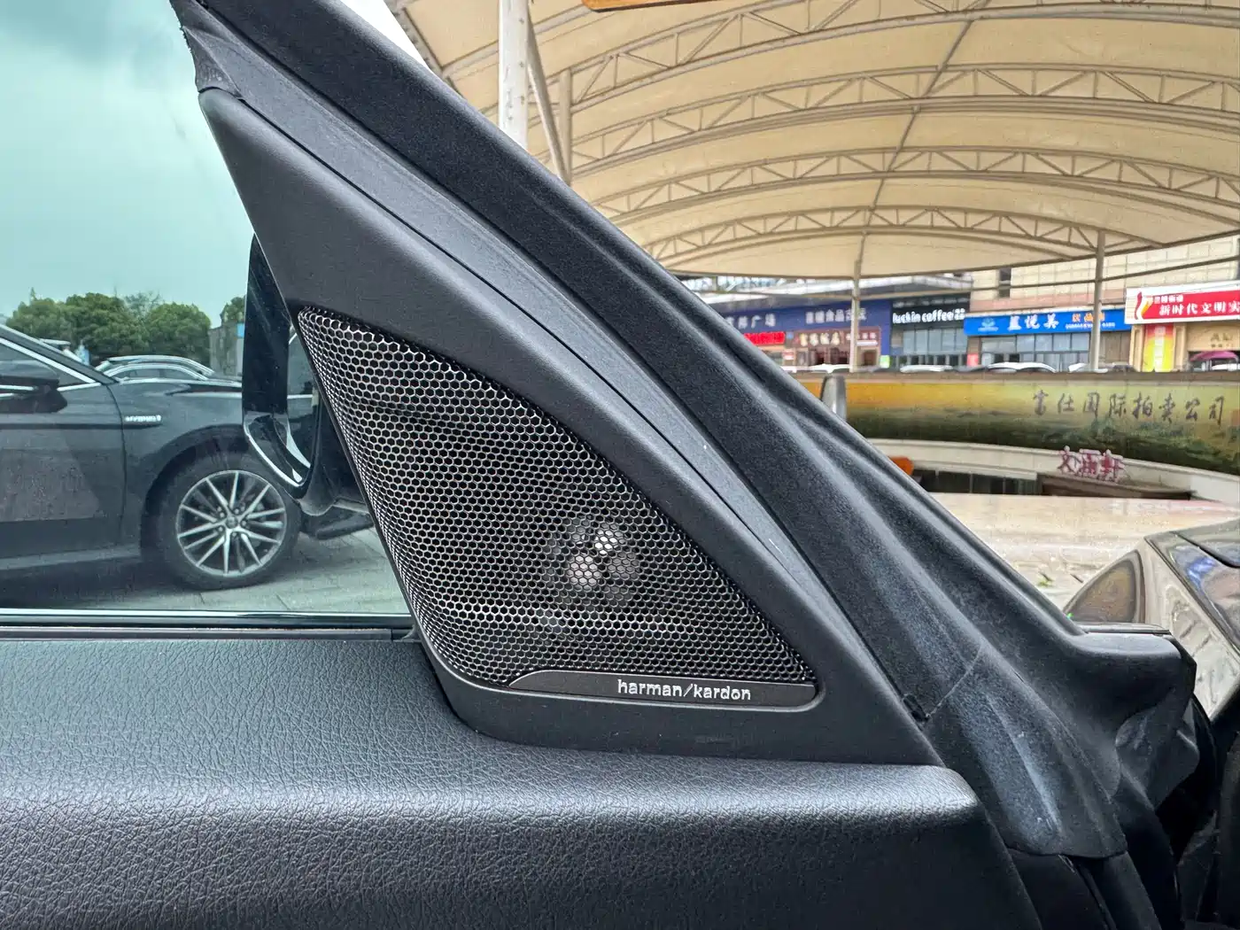 BMW 3 Series GT 2018 320i M Sport фото 16