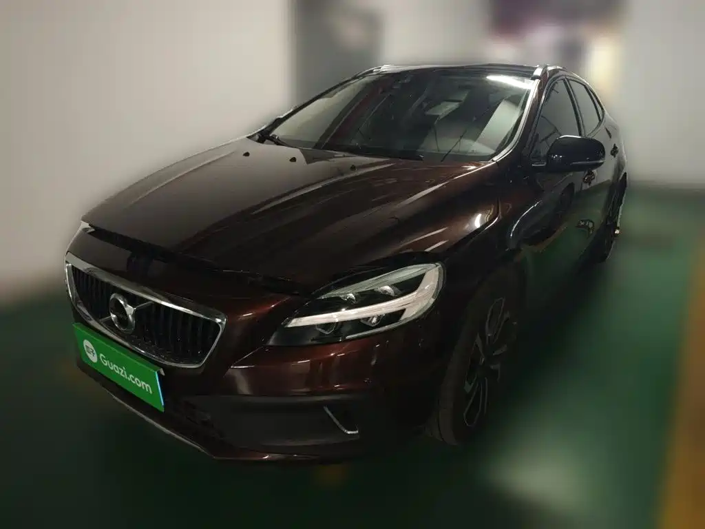 2018 Volvo V40