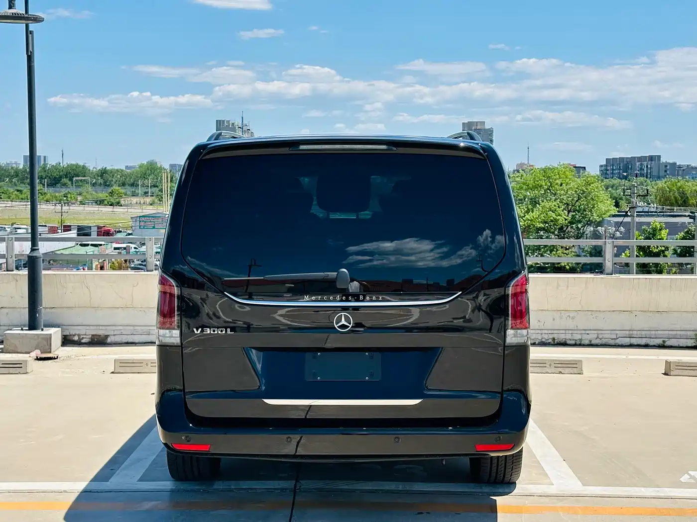 Mercedes-Benz V-Class 2024 V 300 L Long Wheelbase Luxury Edition фото 5