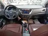 Photo 5 - Hyundai Verna