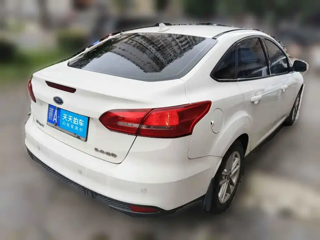 Photo 2 - Ford Focus