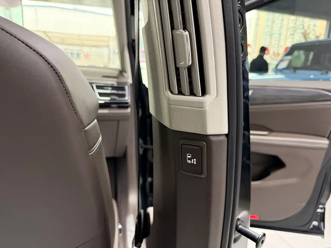 Volkswagen Viloran 2024 330TSI Luxury Edition фото 12