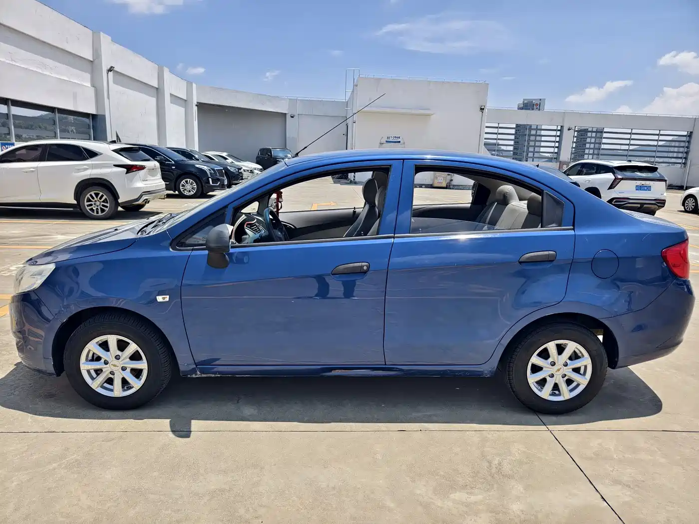 Chevrolet Sail 2013 Sedan 1.2L Manual Fashion Edition фото 3
