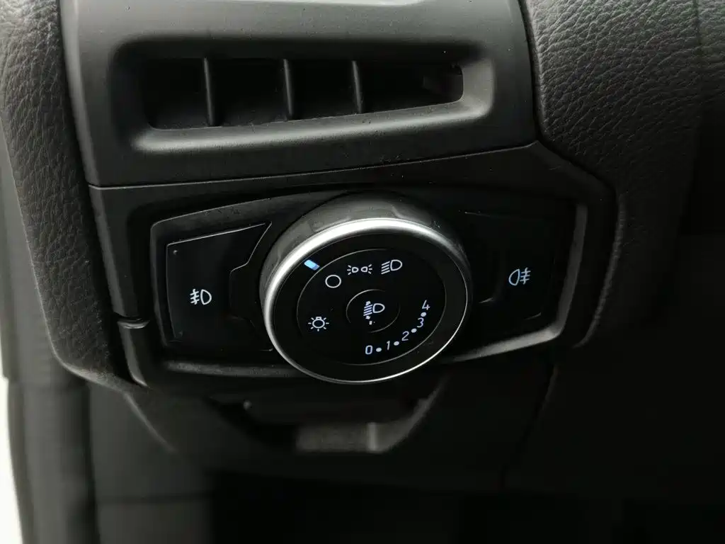 Фото 21 - Ford Focus
