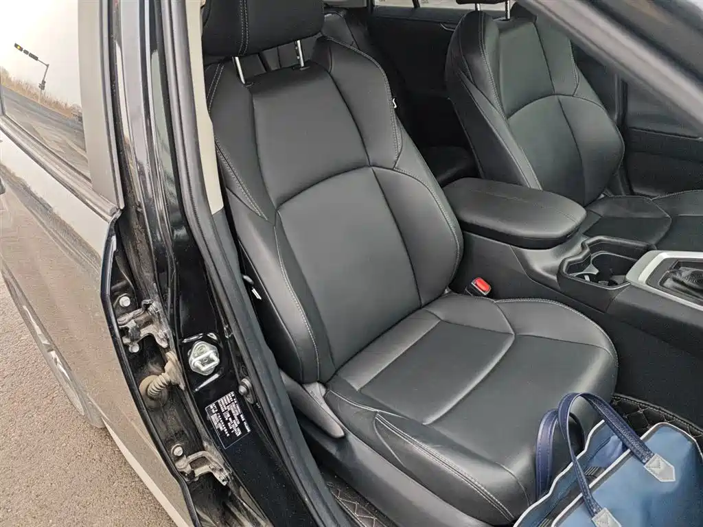 Toyota Wildlander 2023 2.0L CVT FWD Urban фото 25