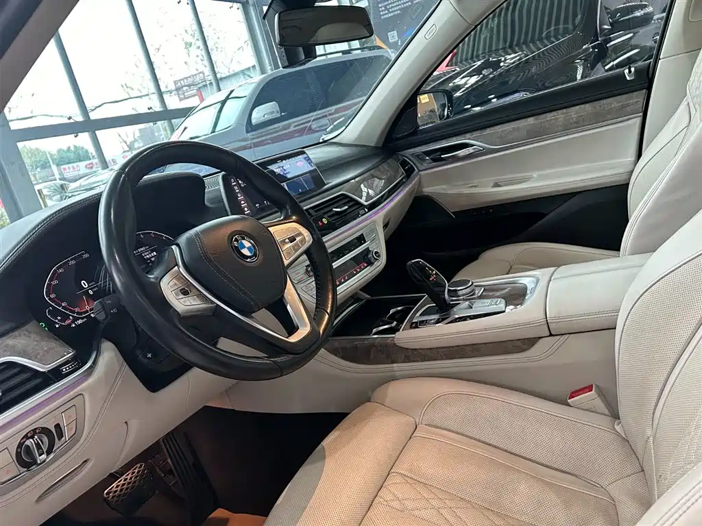 BMW 7 Series 2021 Model 740Li Leading Luxury Package фото 7
